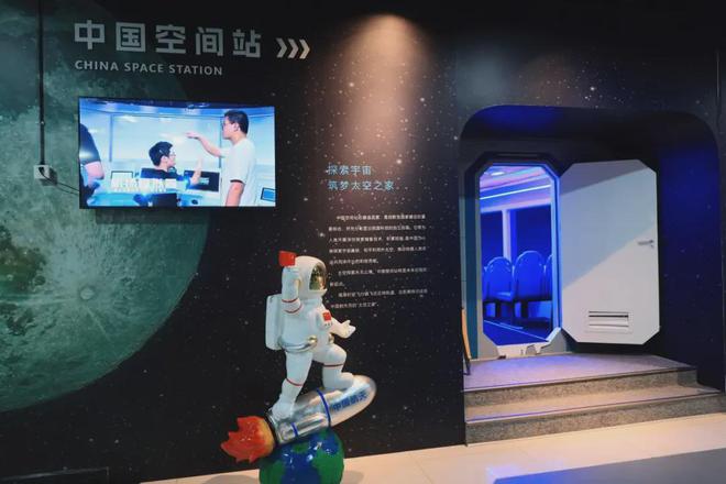 开飞机、高铁乘模拟军舰上宇宙飞船……4个地方让娃娃体验上天下海(图3)