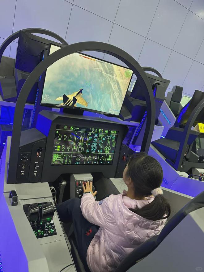 开飞机、高铁乘模拟军舰上宇宙飞船……4个地方让娃娃体验上天下海(图21)