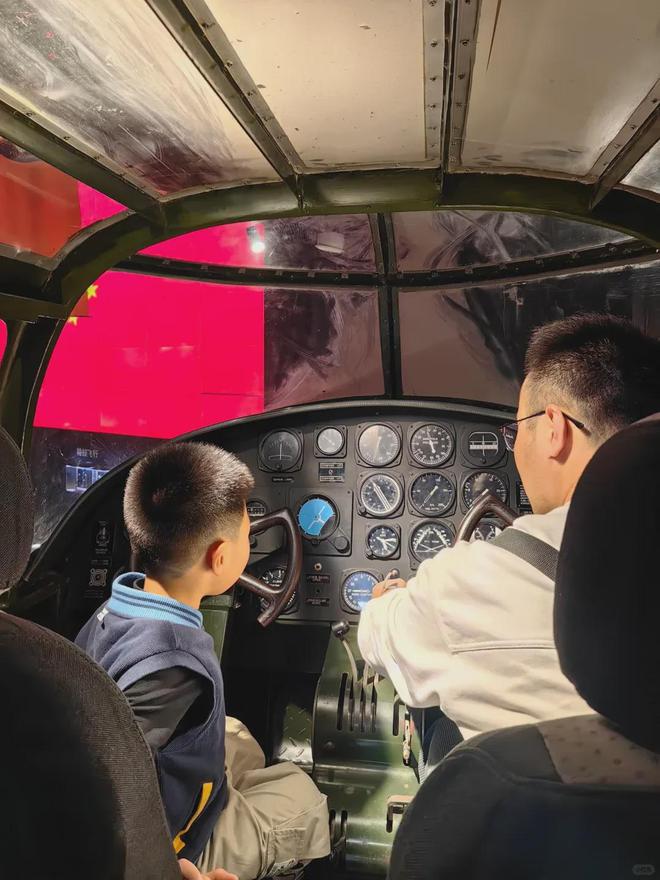 开飞机、高铁乘模拟军舰上宇宙飞船……4个地方让娃娃体验上天下海(图37)