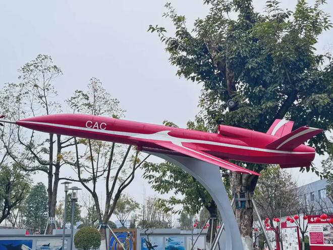 开飞机、高铁乘模拟军舰上宇宙飞船……4个地方让娃娃体验上天下海(图45)