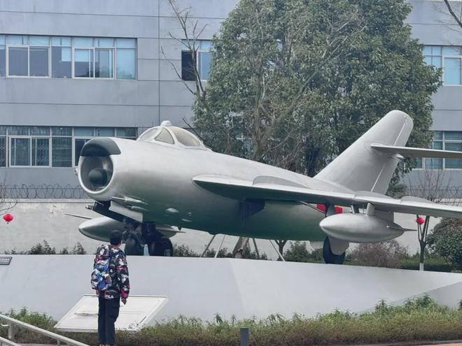 开飞机、高铁乘模拟军舰上宇宙飞船……4个地方让娃娃体验上天下海(图46)