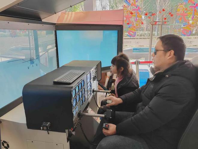开飞机、高铁乘模拟军舰上宇宙飞船……4个地方让娃娃体验上天下海(图55)