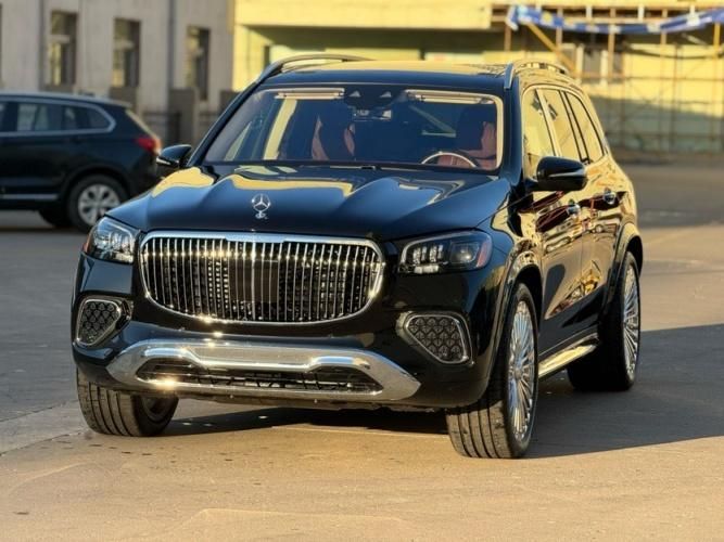 2025款美版迈巴赫GLS600四座冰箱小桌板最新报价及图片(图2)