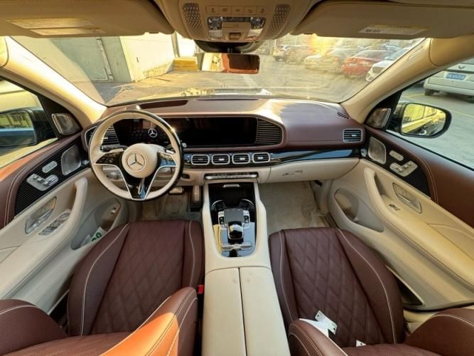 2025款美版迈巴赫GLS600四座冰箱小桌板最新报价及图片(图3)