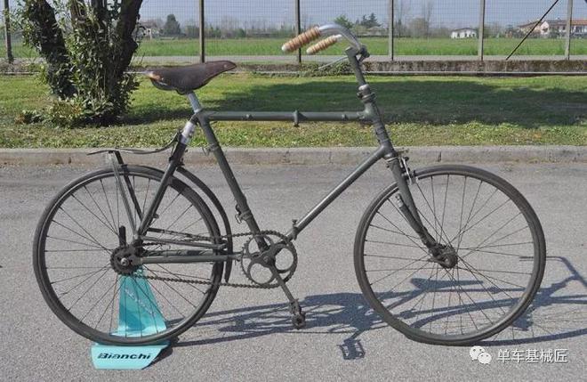 一战中的Bianchi（比安奇）“战车”：能折叠有避震实心胎全天候(图4)