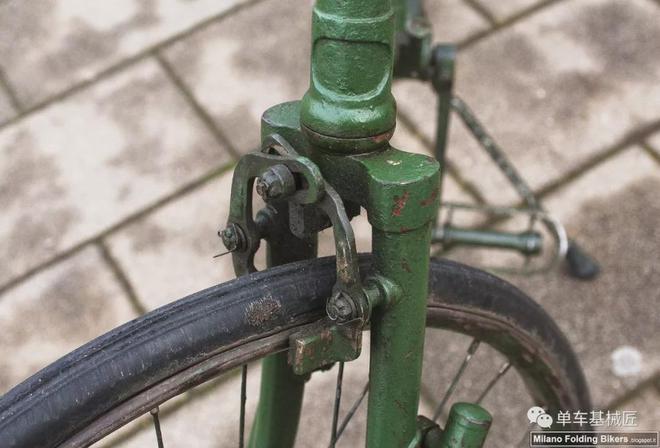一战中的Bianchi（比安奇）“战车”：能折叠有避震实心胎全天候(图9)