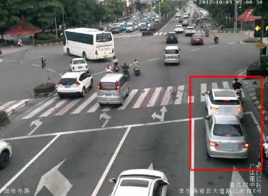 绿灯倒计时还剩4秒突变黄灯!永春网网友：紧急刹车后却被后车追尾了(图2)