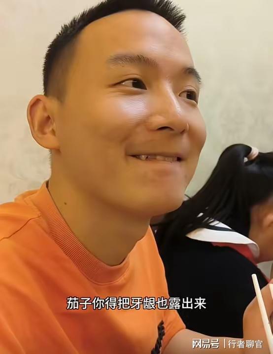 反转来了！邻居坚称谢岳已再婚奔驰销售也发声谢岳太聪明了(图2)