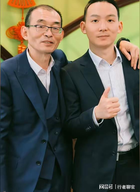 反转来了！邻居坚称谢岳已再婚奔驰销售也发声谢岳太聪明了(图11)