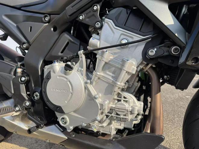 三缸运动街车春风675NK发售35000元(图3)