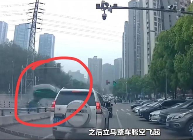 重庆特斯拉连撞五车事件后续：损失或超百万。(图6)