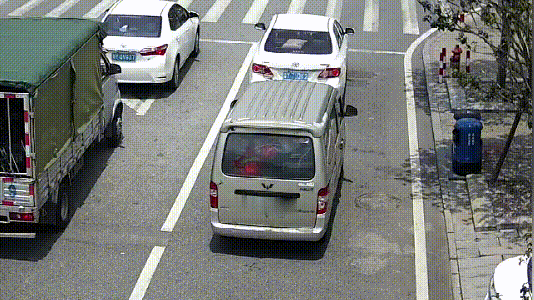 面包车拆除座椅只拉货违法吗？(图2)