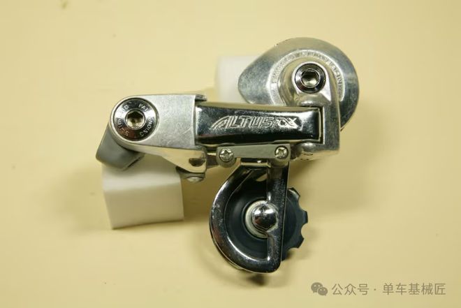 九）从Dura-Ace小弟到通勤之王：Altus套件45年技术迁徙史(图3)