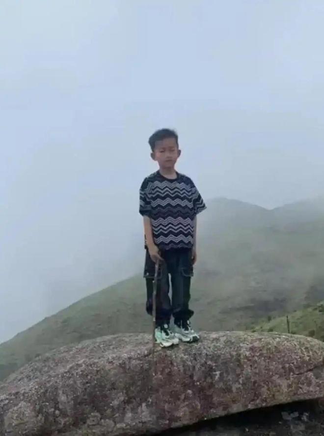男童失踪10天传来新消息！救援队透露仍有生还可能守山人成关键(图1)