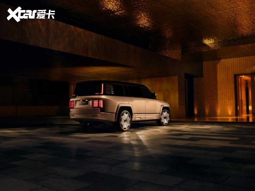 仰望U8L鼎世版正式上市以鼎级安全重构行政豪华SUV新标杆(图6)