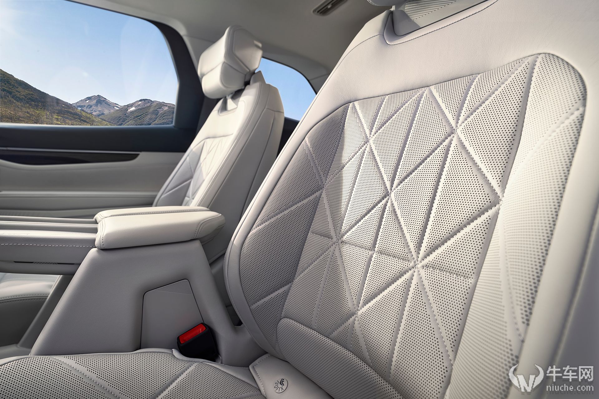 2026款锐界L上市2298万起升级半苯胺真皮座椅二排头等舱更豪华(图4)