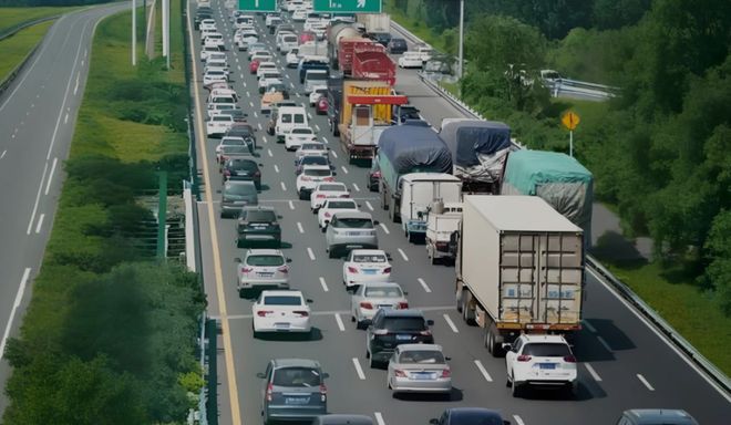 国庆长假宁等高速不绕国道？从出行需求看车型选购的核心标准！(图1)