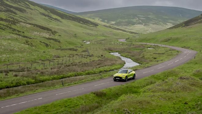 超能打的阿斯顿·马丁DBX707来一台试试？(图15)