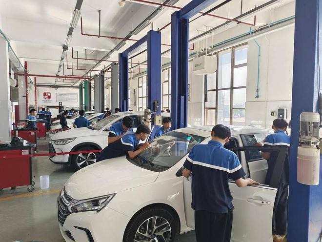 同样是开车为什么国外人不修车？内行解释后我沉默了(图1)