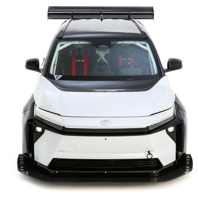 丰田发布纯电赛道怪兽：bZTimeAttack概念车亮相超400马力(图2)