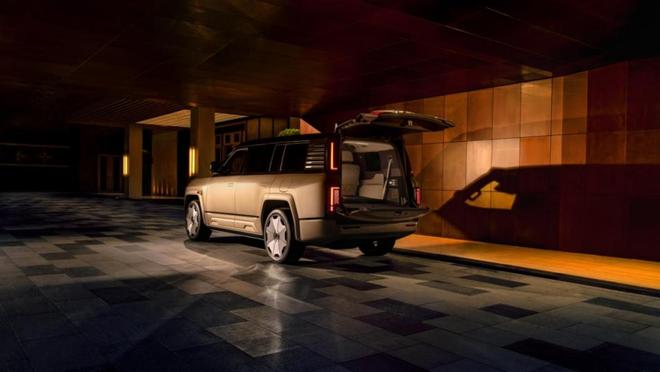 仰望U8L鼎世版荣获年度豪华SUV(图12)