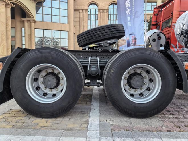 25个月100万公里无大修！这款燃气牵引车凭啥这么牛？(图3)