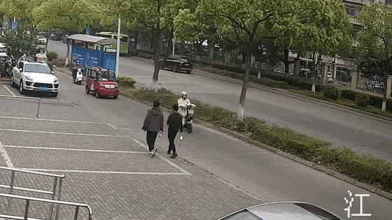 求求你别再用电动车“挡风被”了：安全骑行更重要(图2)