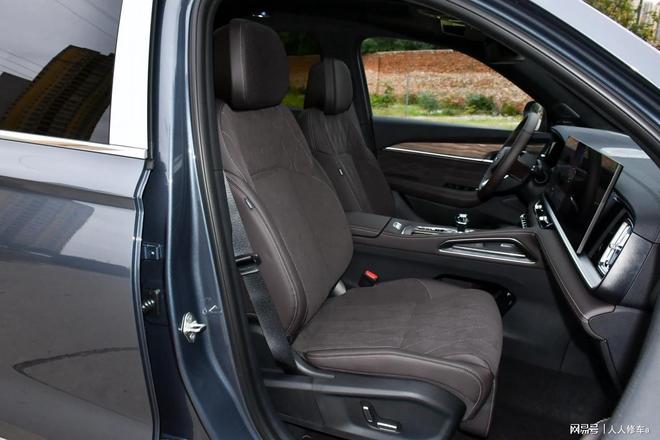 定位五座紧凑SUV配20T+爱信8AT这款国产纯燃油还是有看点的(图6)