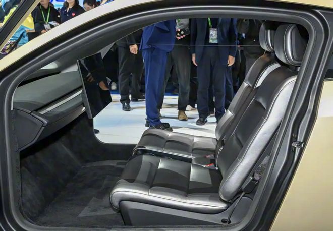 特斯拉Cybercab将明年量产没有刹车和方向盘能行？(图5)