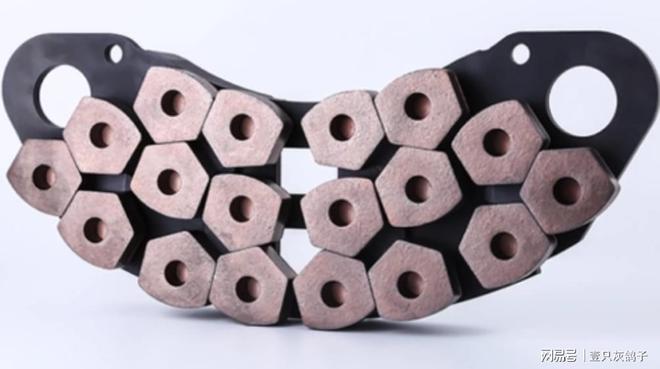 国产之光被玩崩了！法院下达决定书女创始人认输退场(图1)