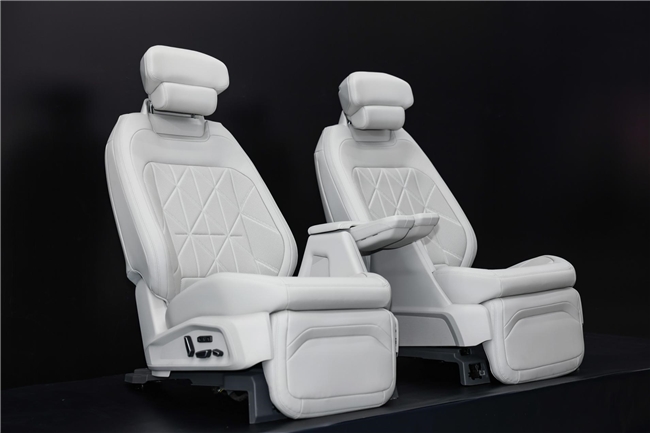 二排头等舱中配起即享方向盘加热及二排座椅加热2026款福特锐界L豪华再升级(图3)