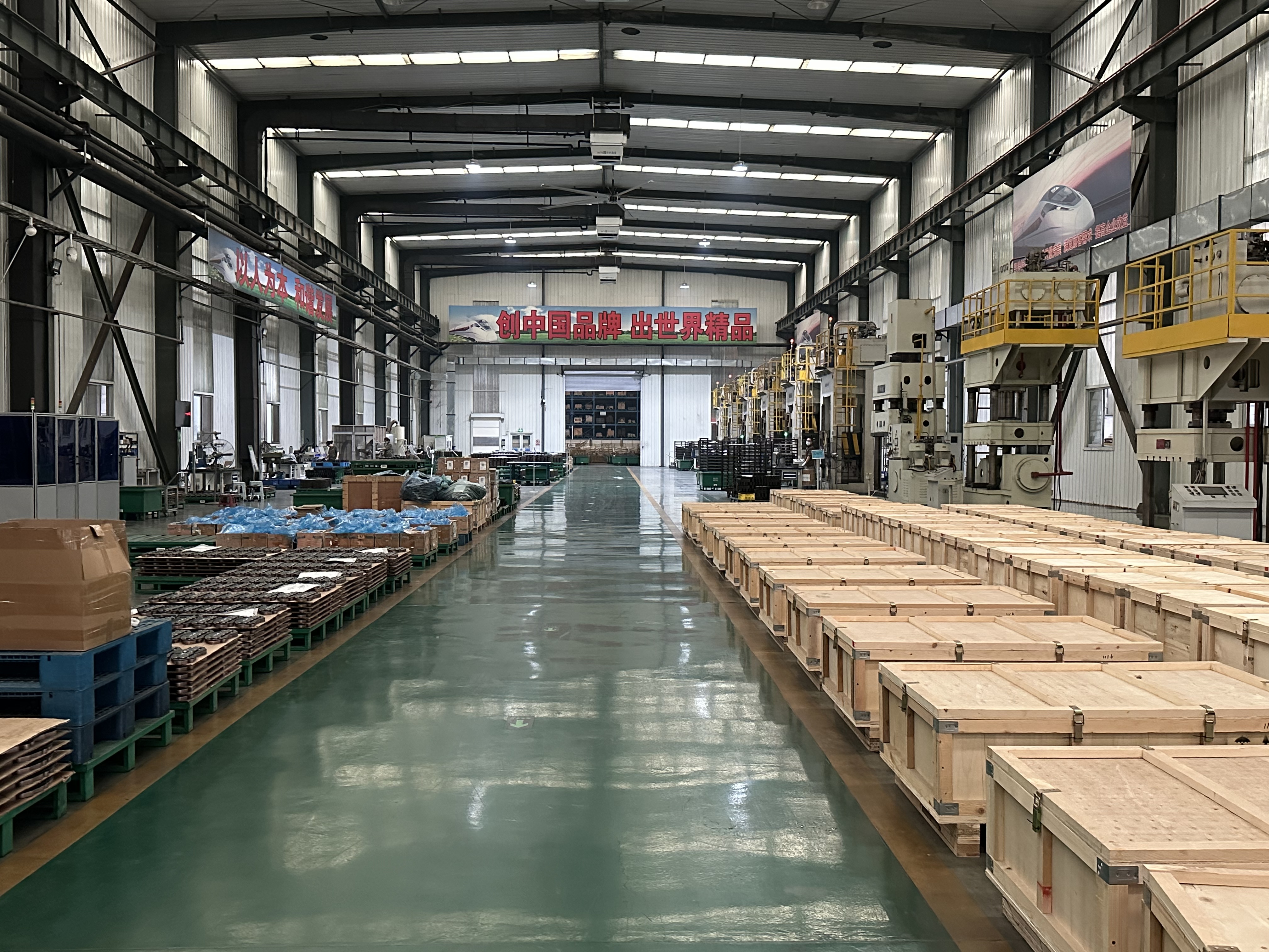 产业链上的山东好品牌｜高铁“刹车片”里的“山东匠心”：菏泽德通新材料用科创点亮“中国速度”(图3)