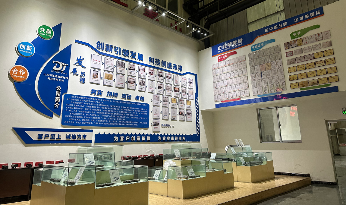 产业链上的山东好品牌｜高铁“刹车片”里的“山东匠心”：菏泽德通新材料用科创点亮“中国速度”(图4)