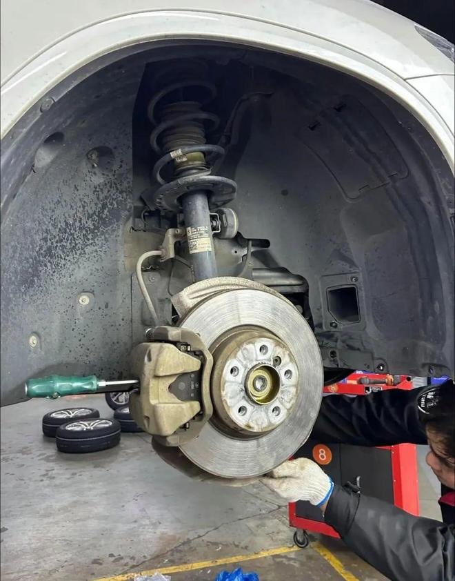 华晨宝马X3刹车“鹅叫”异响车主需要自费更换刹车片(图2)