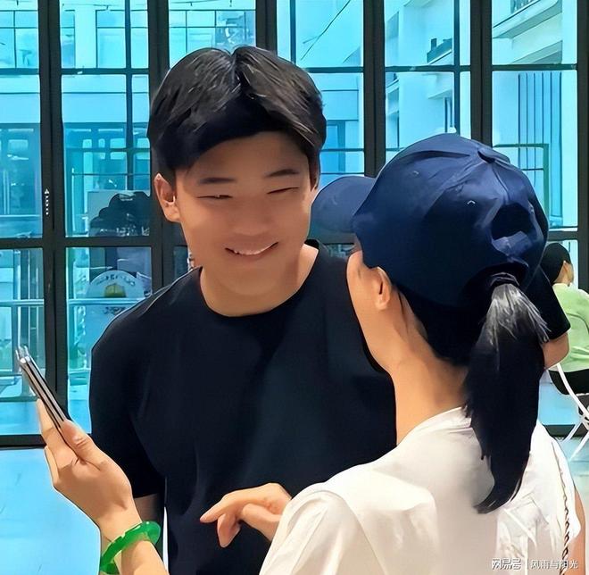 王楠没想到她偏心养大、不让打乒乓球的儿子如今成全家的骄傲(图6)