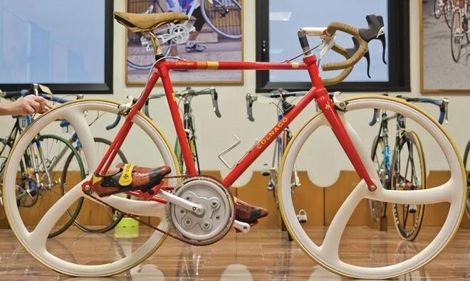 当意大利双星交汇:梅花和法拉利在1986年就搞出了这么个齿轮变速牙盘的公路车(图7)