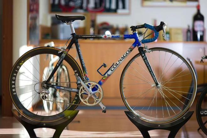 当意大利双星交汇:梅花和法拉利在1986年就搞出了这么个齿轮变速牙盘的公路车(图15)