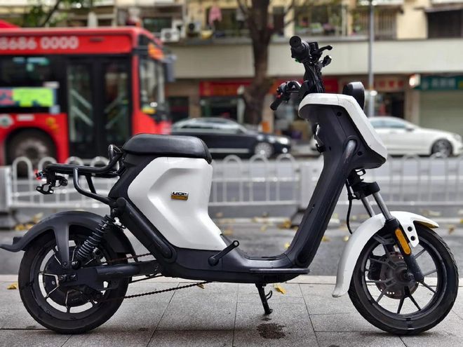 新国标电动车长什么样？取消脚蹬、续航提升车主：啥时放开限速(图3)