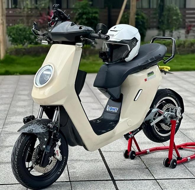 新国标电动车长什么样？取消脚蹬、续航提升车主：啥时放开限速(图5)