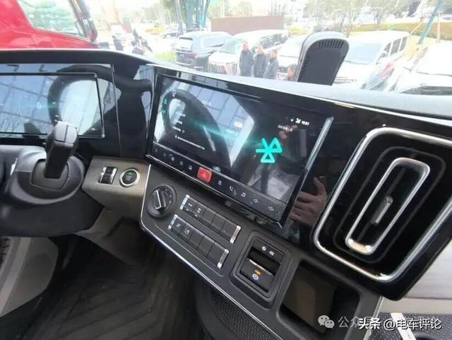 重汽豪沃KS“大战”东风天龙KH！2026谁最当红？(图9)