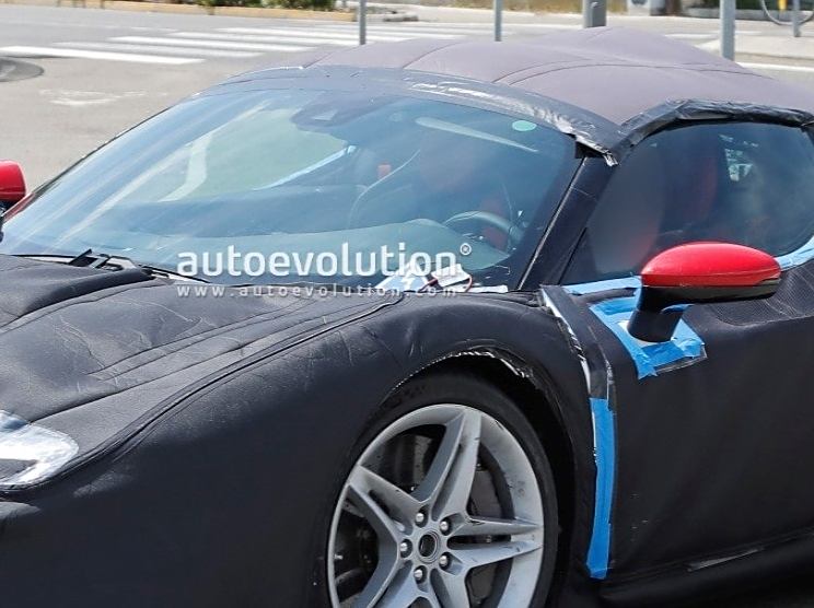 保留V8发动机法拉利SF90继任车型曝光(图2)