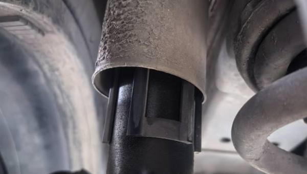 汽车三包案例：新车“跑偏”遭拒保车主如何应对？(图2)