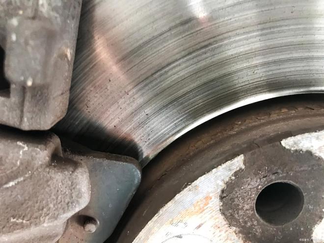 刹车有异响你的爱车该换刹车片了？(图5)