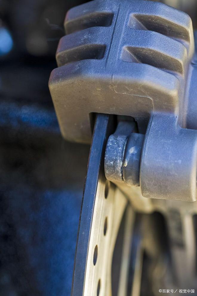 刹车有异响你的爱车该换刹车片了？(图4)