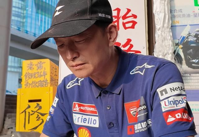 张雪身后的摩帮江湖(图2)