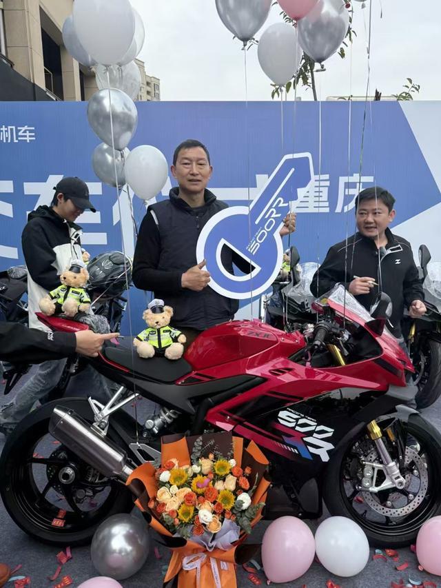 张雪身后的摩帮江湖(图8)